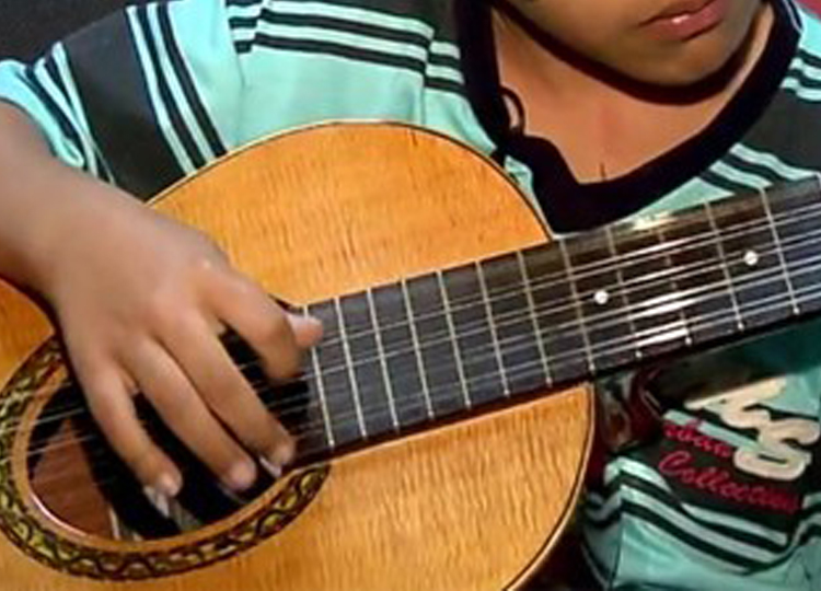 FAC abre inscrições para aulas de violão a serem ministradas na Casa de Taipa e Park Colinas