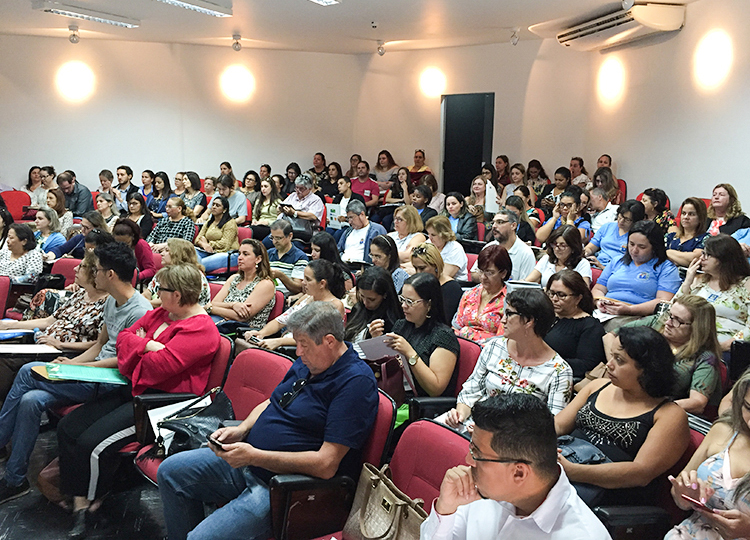Educadores e autoridades municipais participam de Conferência Intermunicipal Preparatória para o CONAE 2018