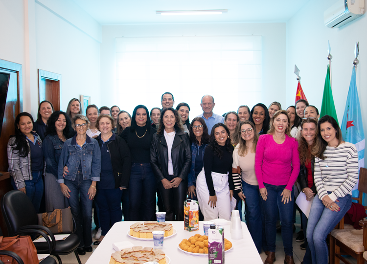 Dia do Assistente Social é celebrado com homenagem e café da manhã especial no Gabinete Municipal