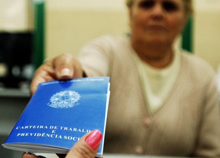 PAT anuncia bolsa de R$ 535 e emprego por 5 meses