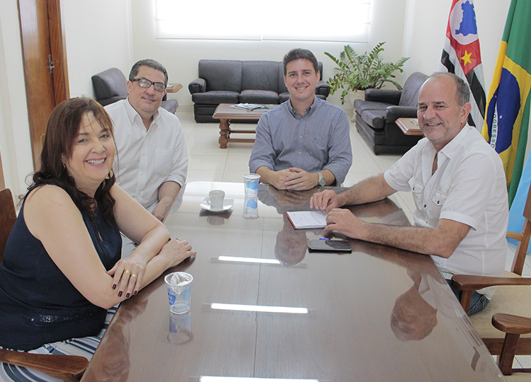 Prefeito José Fernandes recebe vereadores da Mesa Diretora