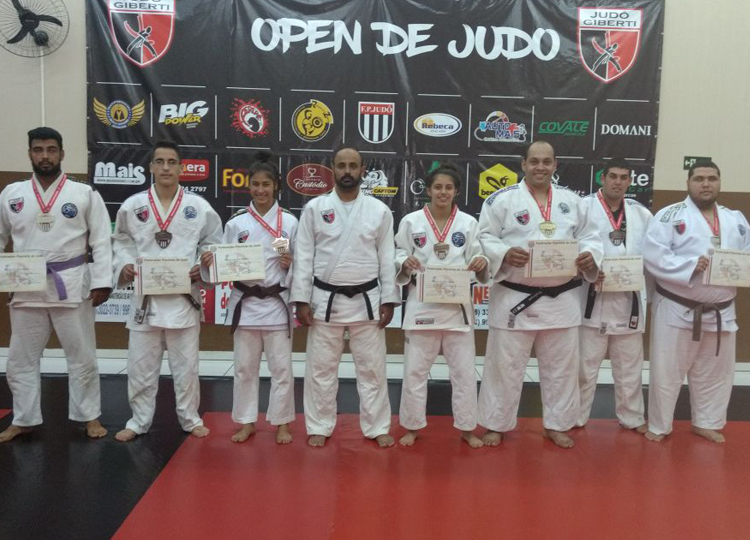 Judocas de Assis participam de Campeonato em Botucatu