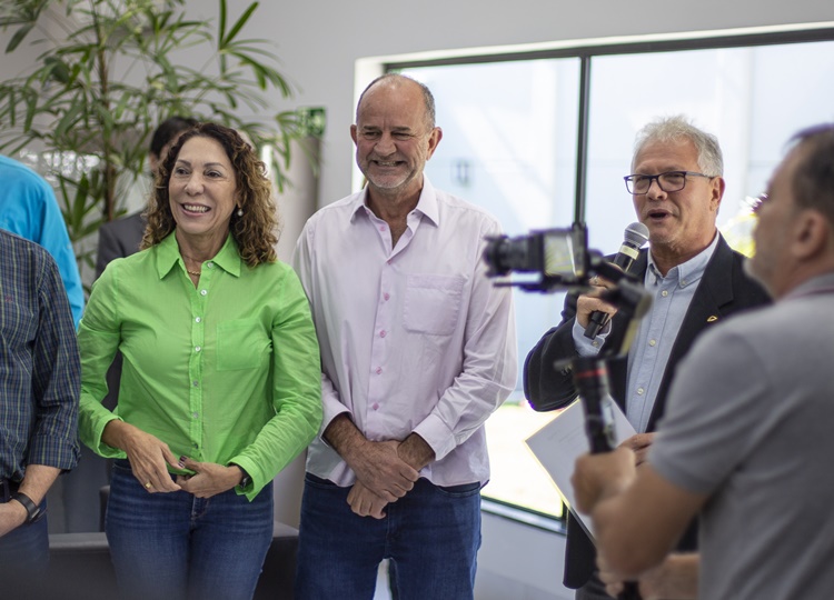 Prefeito, vice e primeira-dama prestigiam evento de inauguração da nova sede da Credicana Uniprime