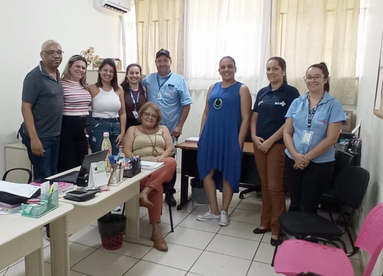 Equipe escolar se reúne para planejar medidas de saneamento contra avanço da escabiose humana