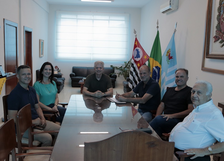 EDUCAÇÃO EM MOVIMENTO: Prefeito recebe representantes da FATEC Assis