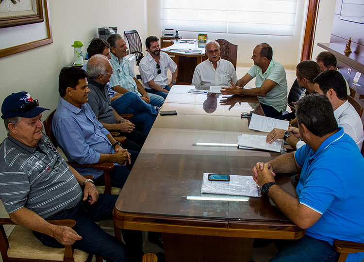 Prefeitura e ACIA se unem pelo desenvolvimento local