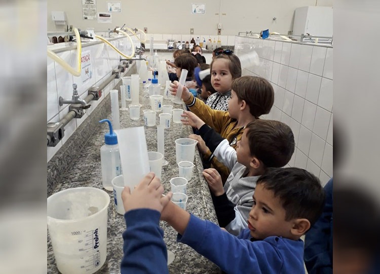 Alunos da EMEIF Judith conhecem laboratórios da Unesp