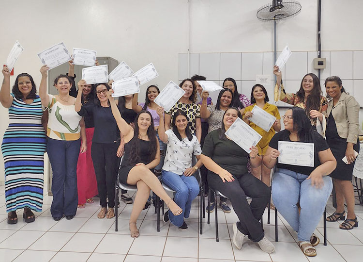 Fundo Social forma 16 alunas no curso de Manicure e Pedicure