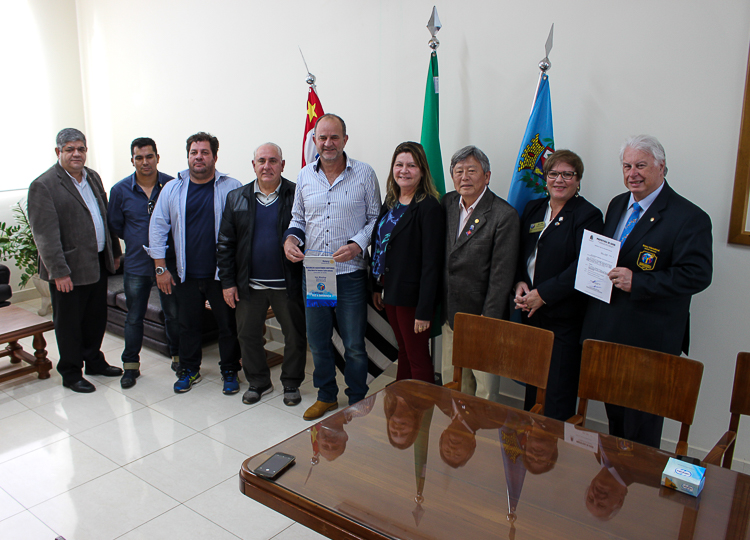 Diretores do Rotary Club apresentam ao prefeito trabalhos realizados em Assis