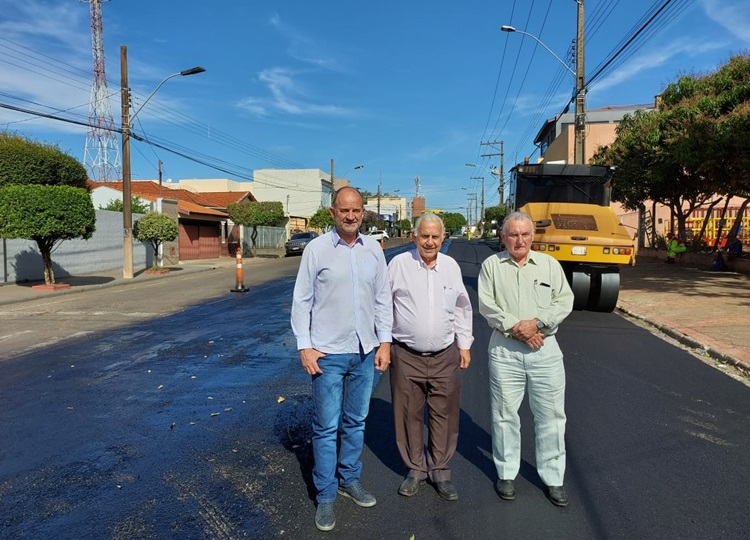 ASSIS EM MOVIMENTO: Avenida Getúlio Vargas é recapeada