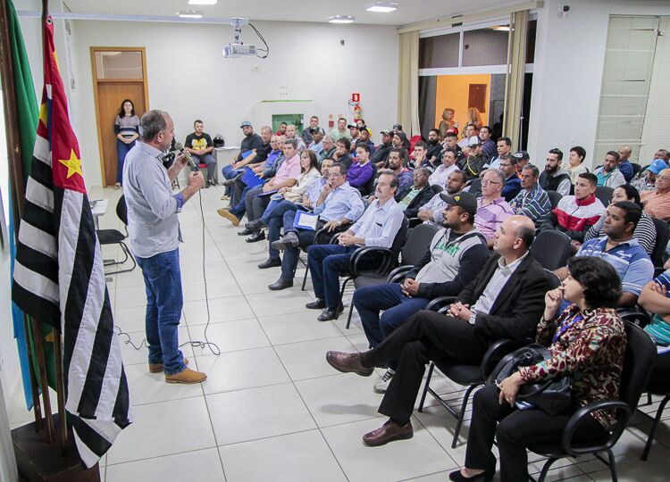 Cursos profissionalizantes tiveram início na segunda-feira, 31, no auditório da Secretaria Municipal da Educação