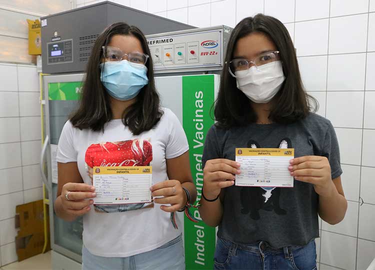 SAÚDE EM MOVIMENTO:  Adolescentes começam a ser vacinados com a terceira dose contra COVID-19 em corujão nesta terça-feira, 31