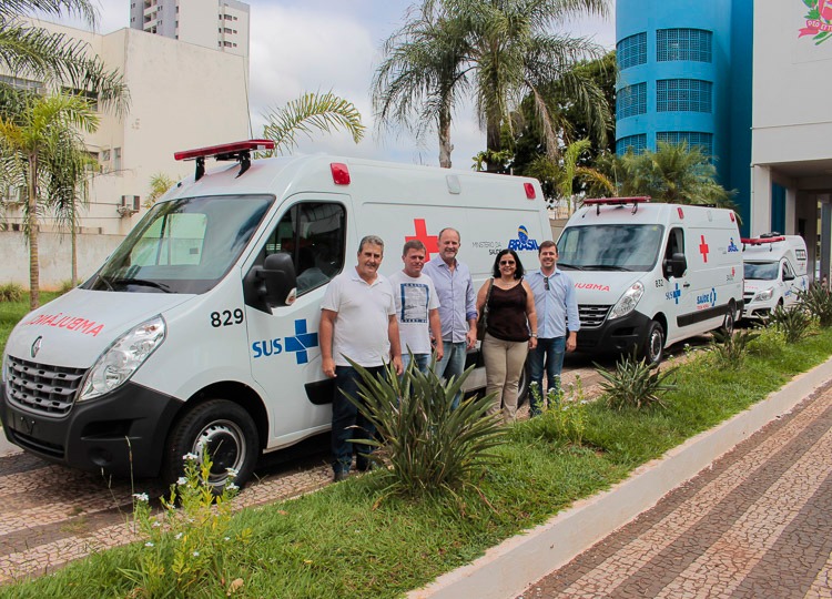 Prefeitura adquire 3 ambulâncias para transporte de pacientes
