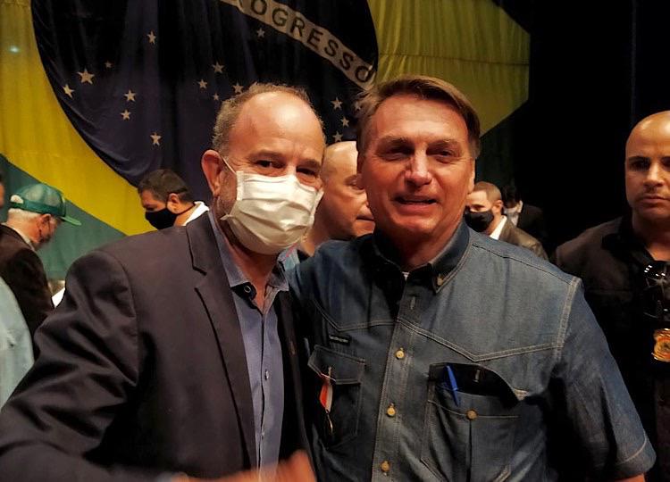 Prefeito José Fernandes apresenta pleitos ao presidente Bolsonaro, em Presidente Prudente neste sábado, 31 