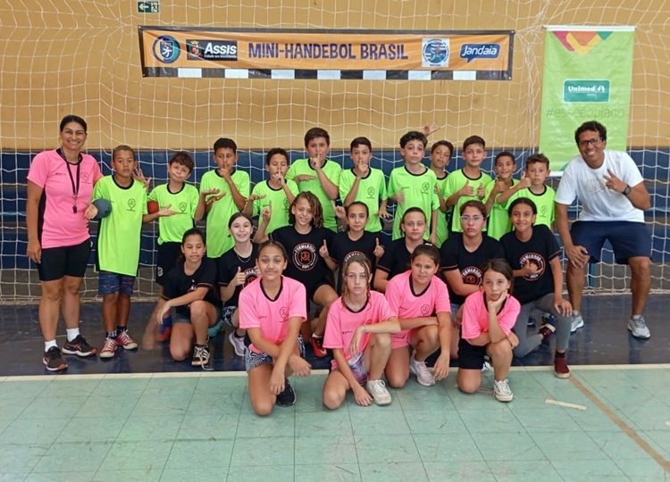 Escolas municipais realizam campeonato de mini handebol para alunos