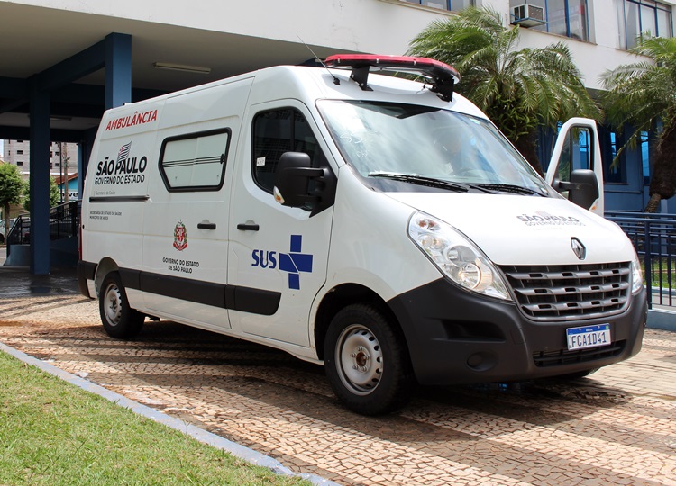 SAÚDE EM MOVIMENTO: Assis recebe nova ambulância para atender usuários do SUS