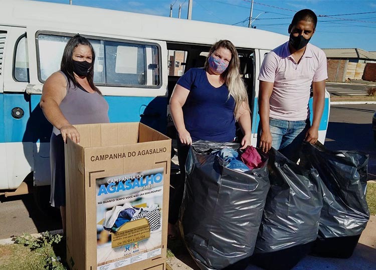 Em apenas um dia, moradores do bairro Nossa Senhora de Fátima arrecadam grande quantidade de roupas para Campanha do Agasalho 2021