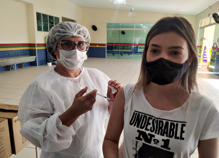 Adolescentes com idade de 12 até 17 anos, com comorbidades, serão imunizados contra COVID a partir desta quinta-feira, 19