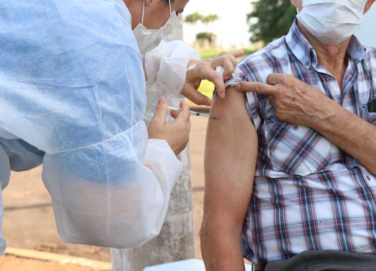 Dos casos de COVID da última semana em Assis, ninguém tinha esquema vacinal completo