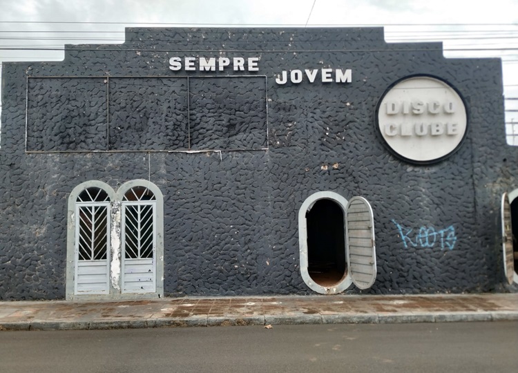 CIDADE EM MOVIMENTO: Prefeito José Fernandes visita obras de reforma da casa noturna “O Porão”