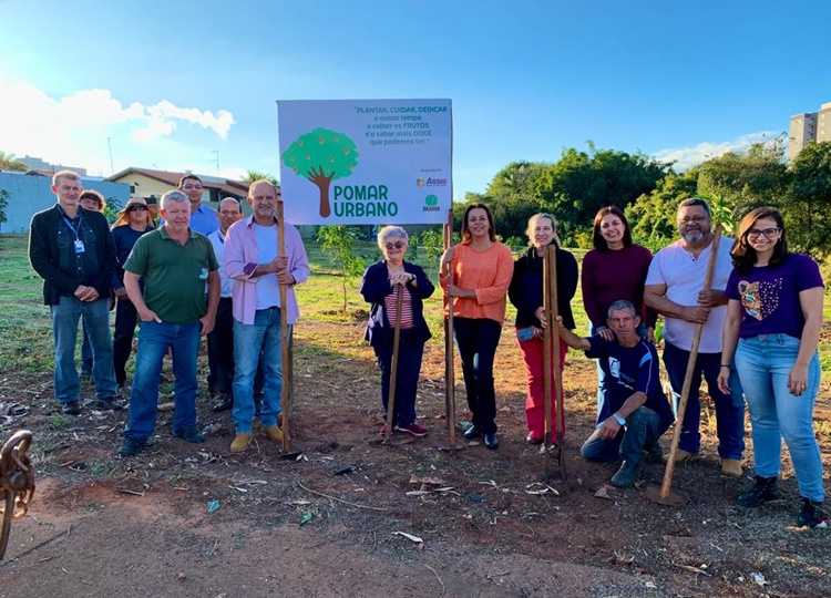 SEMANA DO MEIO AMBIENTE: Prefeitura realiza o plantio do 2º Pomar Urbano