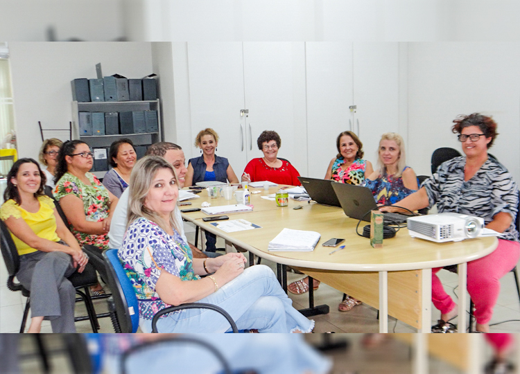 Secretaria delibera sobre recursos humanos e materiais para as escolas municipais