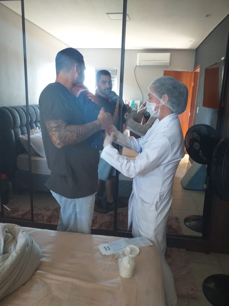 ESF Vila Glória realiza teste do pezinho em casa durante pandemia do COVID-19