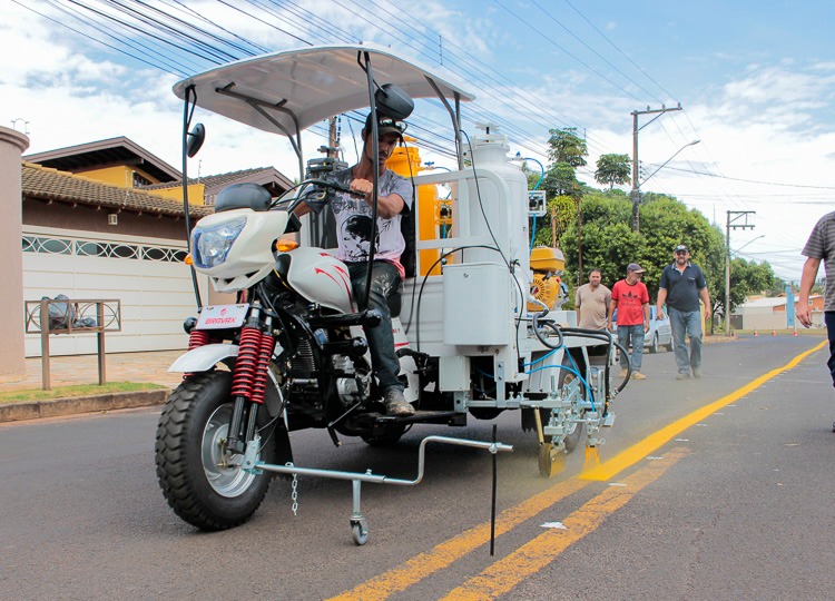 Triciclo de pintura agiliza serviços de sinalização no trânsito