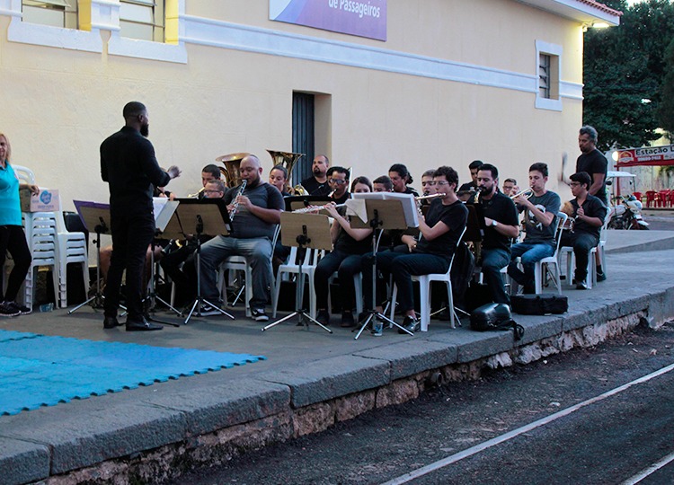 Banda Municipal se apresenta na Praça do Bonfim