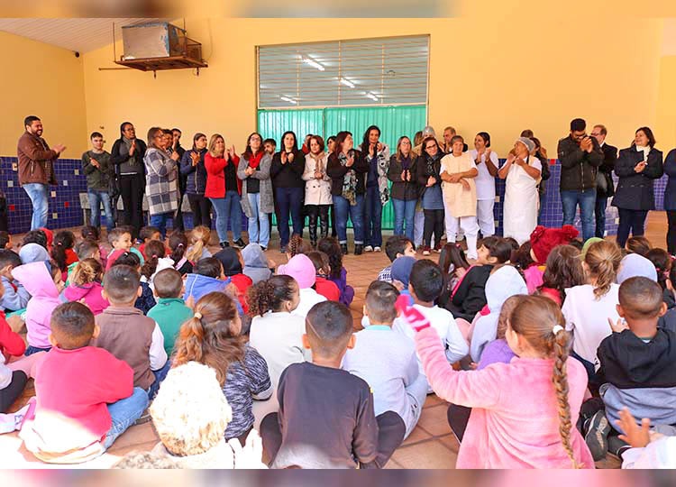 Projeto da Unimed revitaliza refeitório da escola João Luiz Galvão