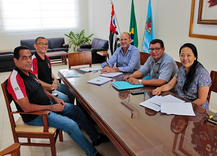 Prefeito recebe visita de dirigentes do 63º Jogos Regionais que acontecem em Assis