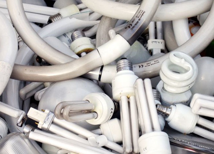 Prefeitura e ACIA firmam parceria para descarte de pilhas, baterias e lâmpadas fluorescentes