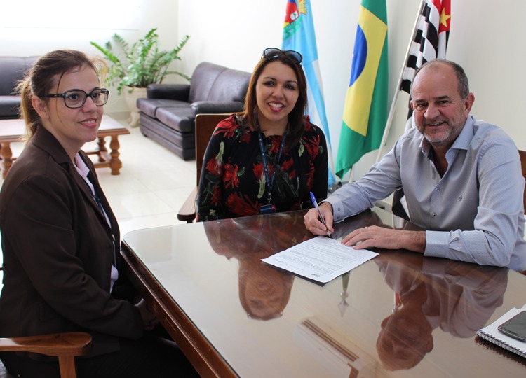 Prefeitura firma parceria com Colégio Adventista de Assis