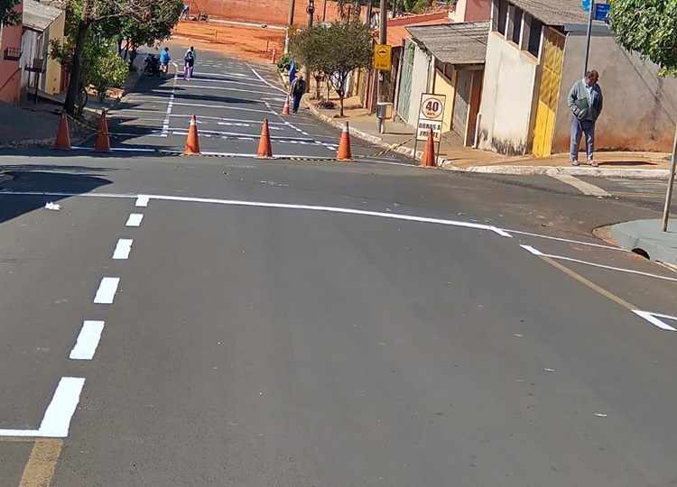 Imediações da Rua Leonor se expande com novo empreendimento imobiliário e trecho da via recebe mais segurança viária