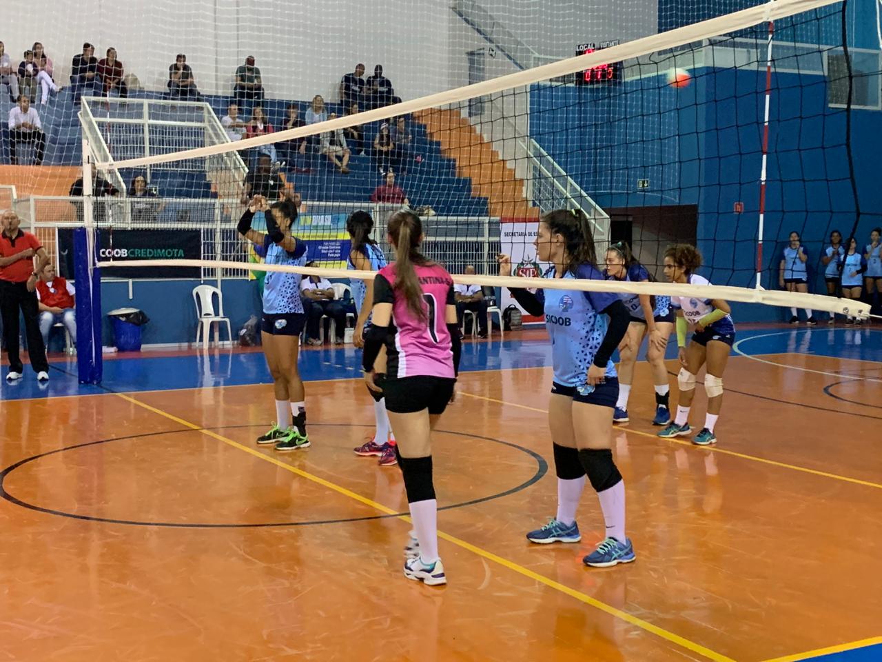 No Gema equipe do volei feminino de Assis vence por 2x0 Adamantina