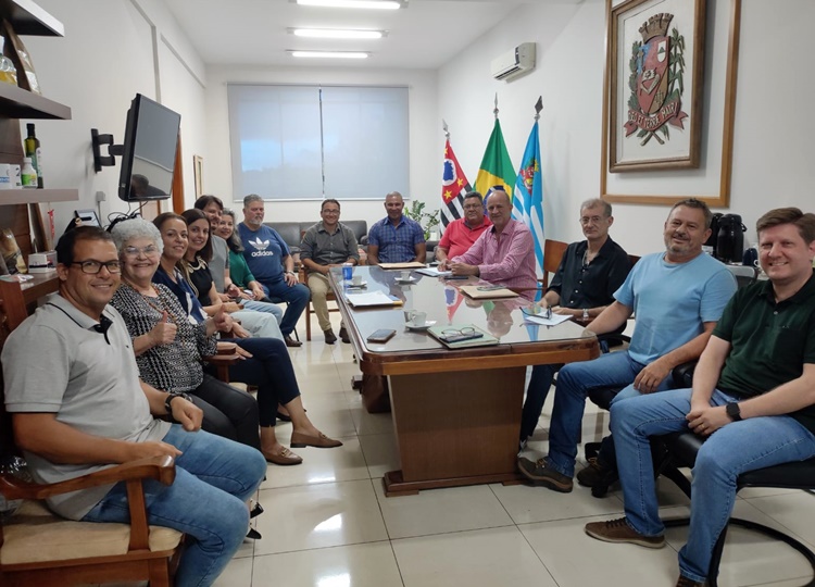 Prefeito José Fernandes realiza penúltima reunião com secretários municipais