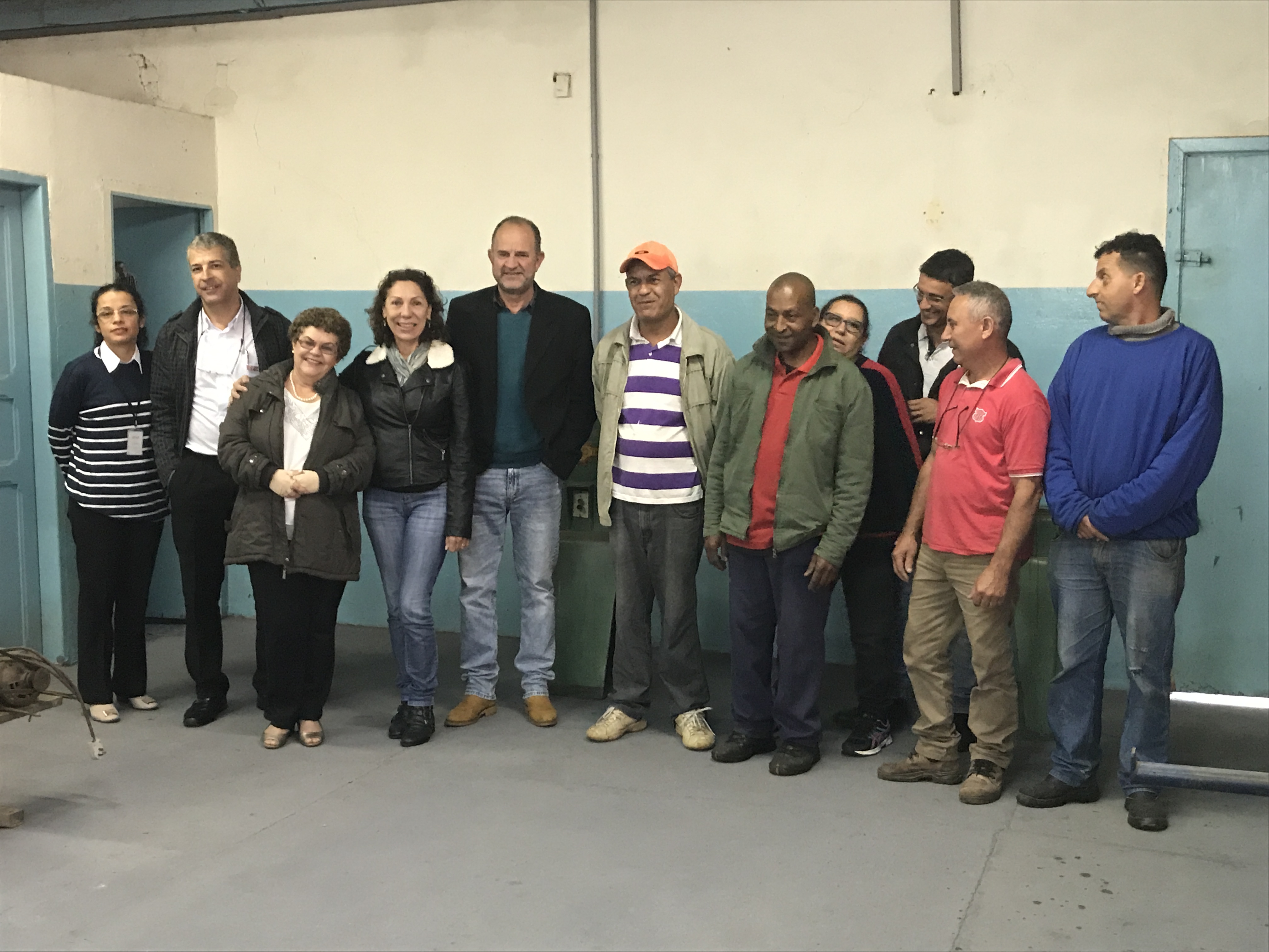 Prefeito e presidente do Fundo Social visitam Marcenaria Municipal