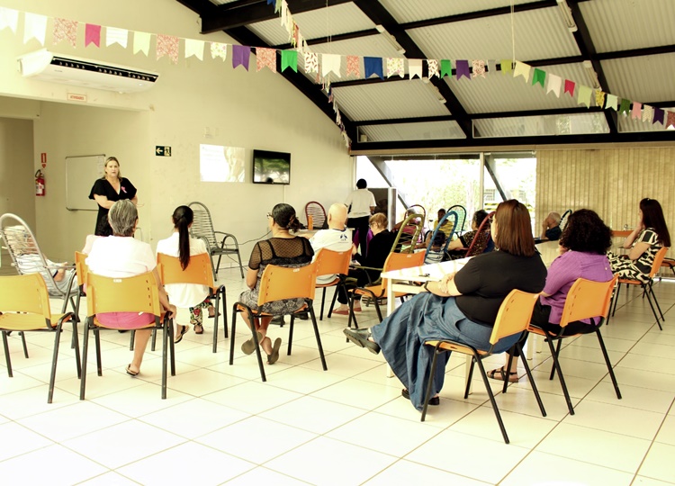 Campanha Junho Violeta alerta para violência contra pessoa idosa em Assis