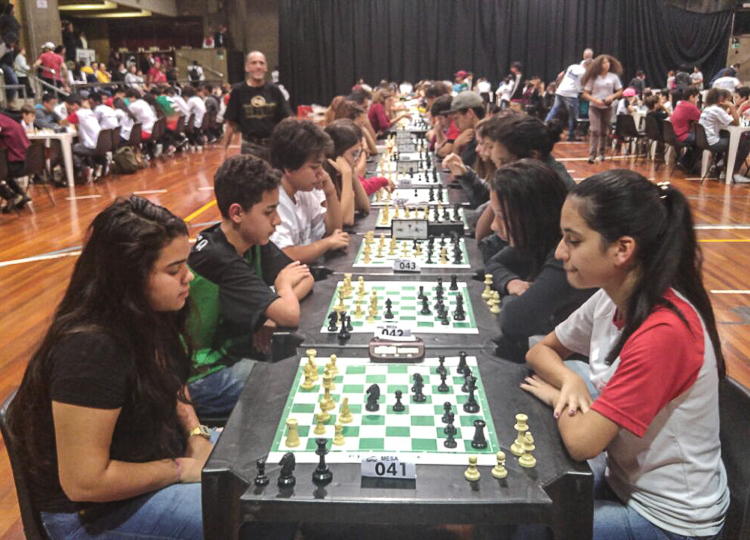 Enxadristas de Assis participam de torneio em Bauru