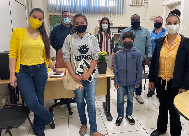 Alunos da EE “José Augusto Ribeiro” desenvolvem cartilha para descarte correto de máscaras