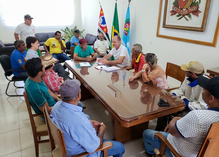 Prefeitura concede área para Associação de Catadores