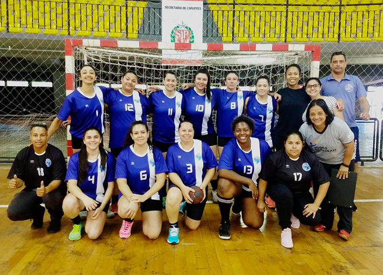 Handebol feminino de Assis estreia nos abertos com vitória