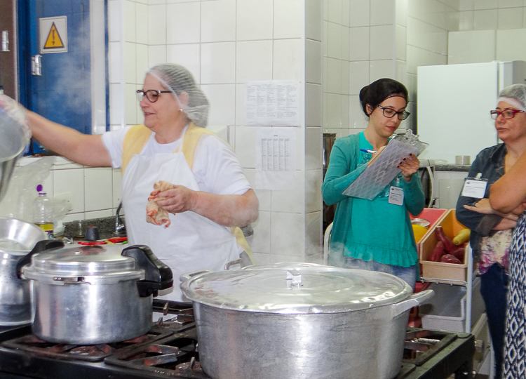 Conselheiros da Educação fiscalizam alimentos da Rede Municipal