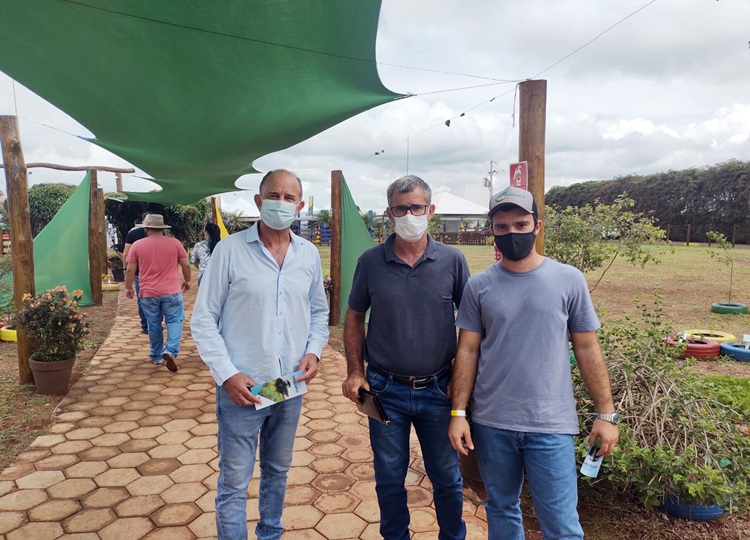 Prefeito José Fernandes prestigia a 15ª Coopershow em Cândido Mota