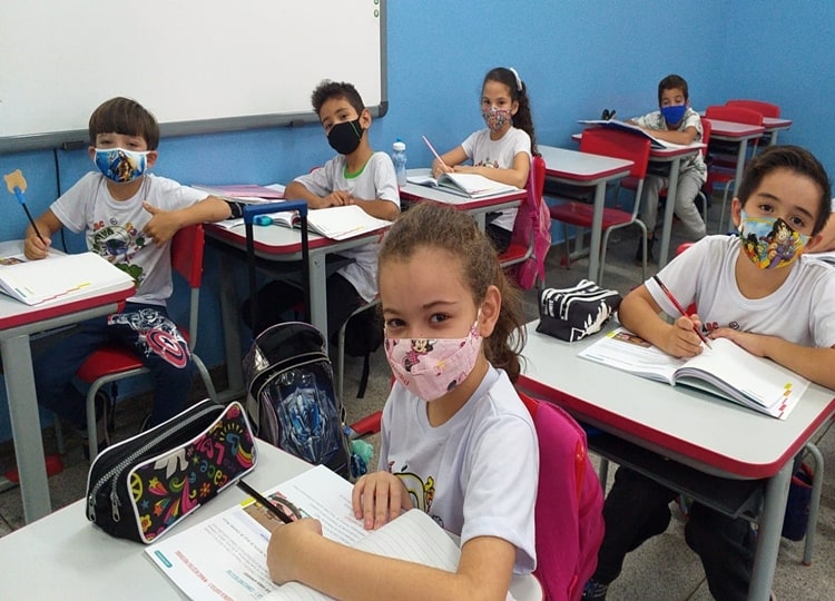 Aulas presenciais: escolas da Rede Municipal de Ensino voltam a receber 100% dos alunos