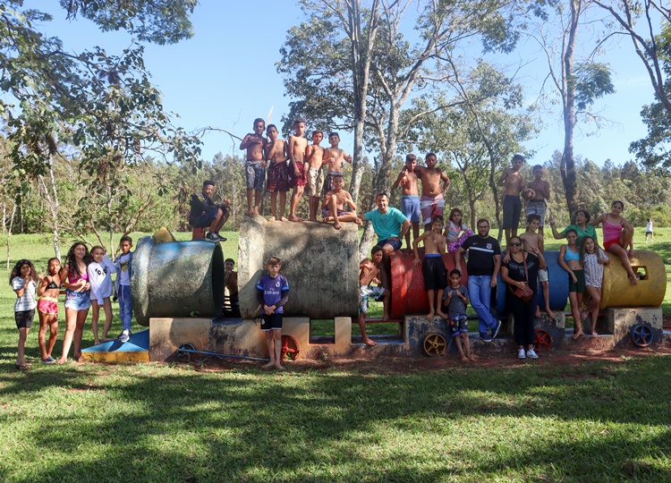 Alunos do 5º ano da Rede Municipal participam de atividades radicais no Ecolago de Assis