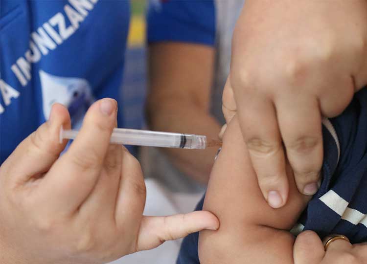 SAÚDE EM MOVIMENTO: Vacinação contra COVID-19 em crianças de 6 meses a 2 anos está suspensa até que novas doses cheguem