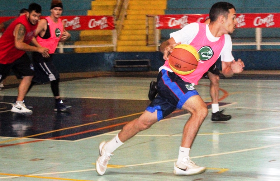 ESPORTE EM MOVIMENTO: Seletiva de basquete masculino acontece dia 2 de março, no GEMA