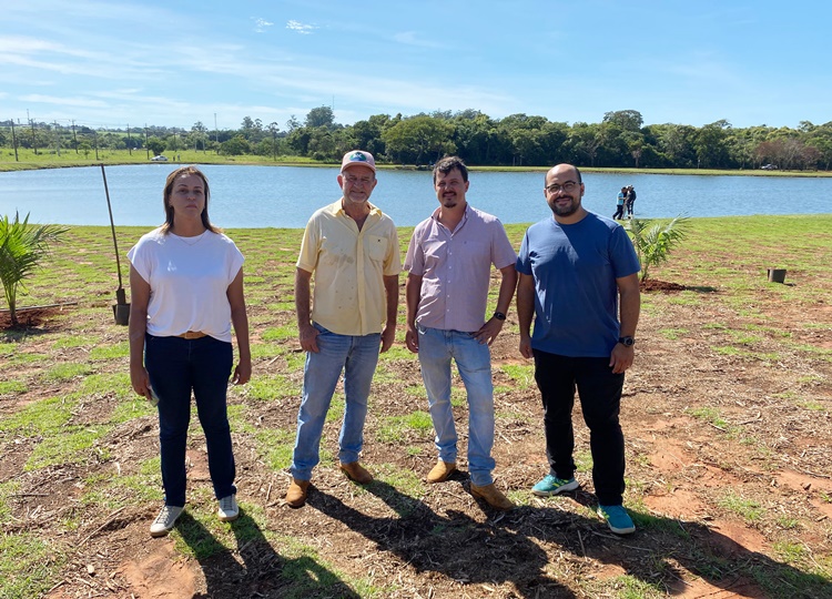 Prefeitura realiza plantio de mais de 200 coqueiros no Parque das Águas