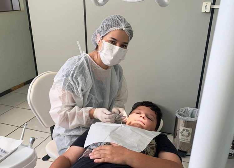 Duas dentistas aprovadas em concurso público tomam posse para atuarem em unidades de saúde 